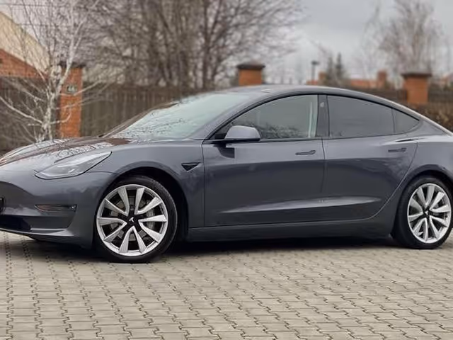 Tesla Model 3 - фото 2