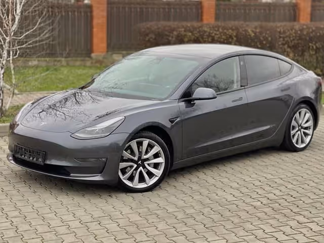 Tesla Model 3 - фото 3