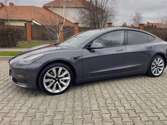 Tesla Model 3 - фото 5