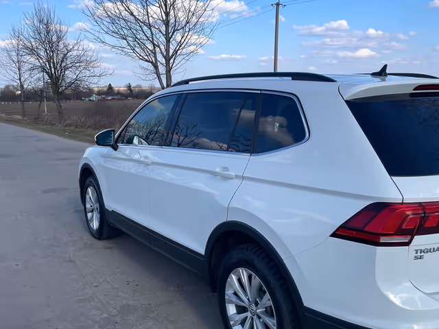 Volkswagen Tiguan - фото 4