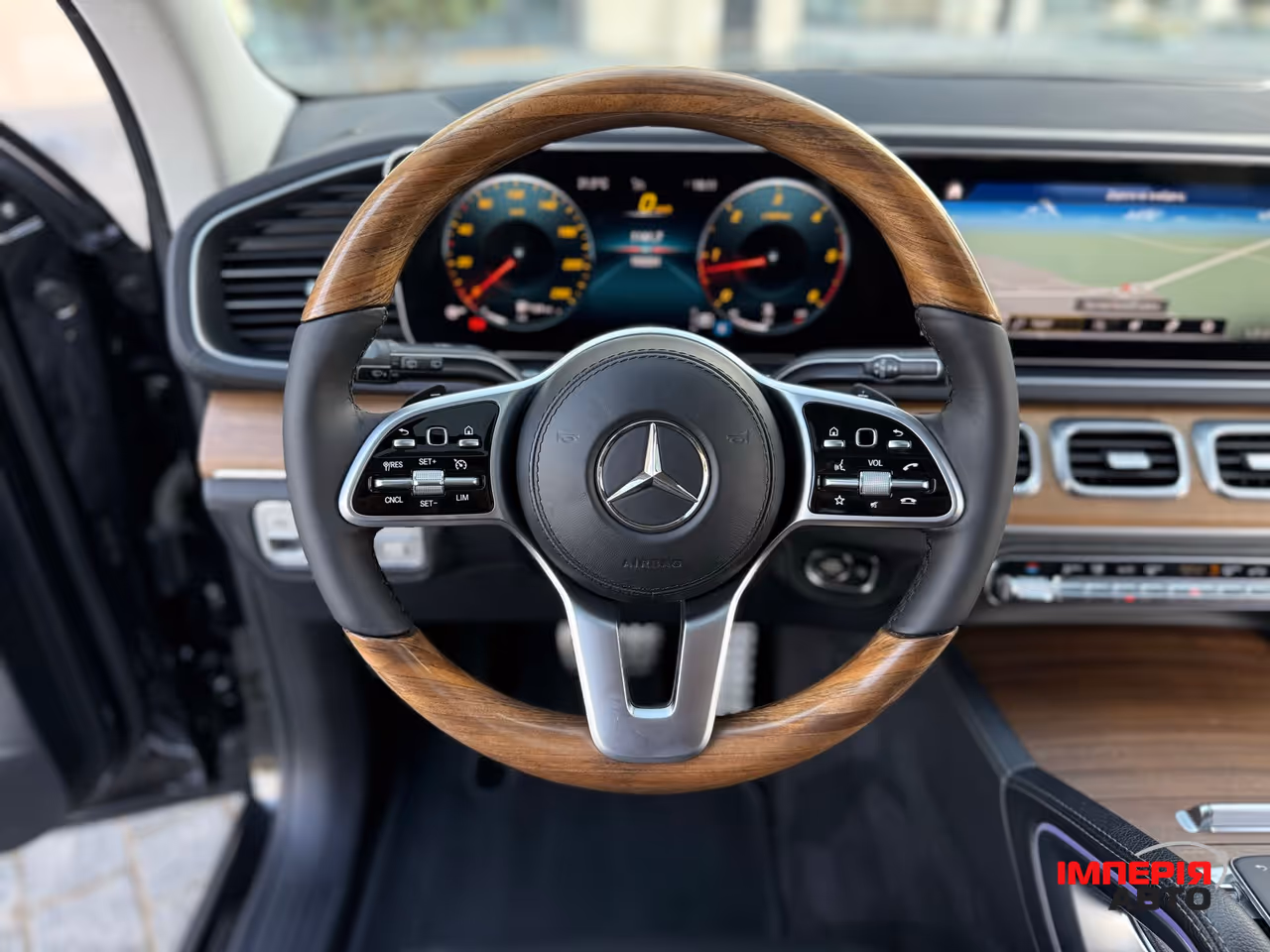 Mercedes-Benz GLS - фото 33