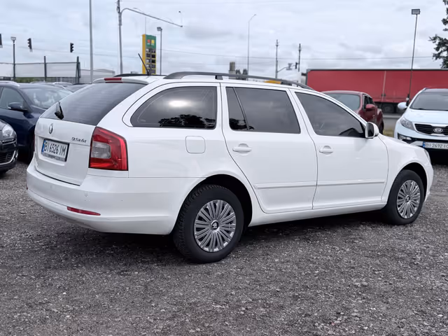 Skoda Octavia - фото 4