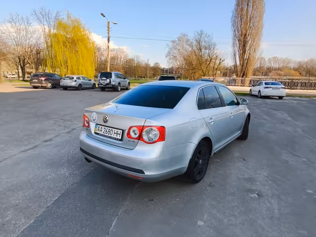 Volkswagen Jetta - фото 3