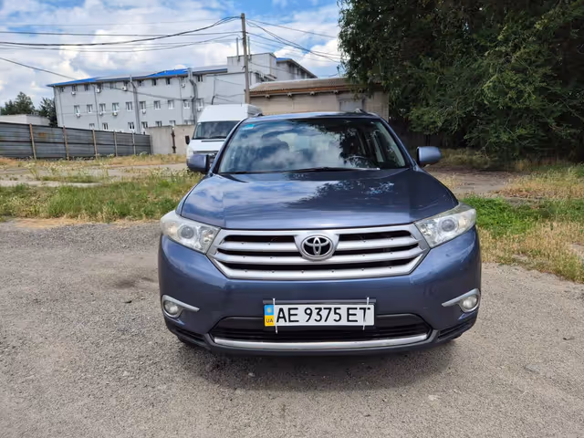 Toyota Highlander - фото 1