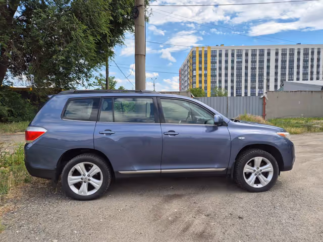 Toyota Highlander - фото 2