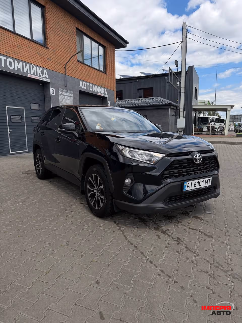 Toyota RAV4 - фото 1