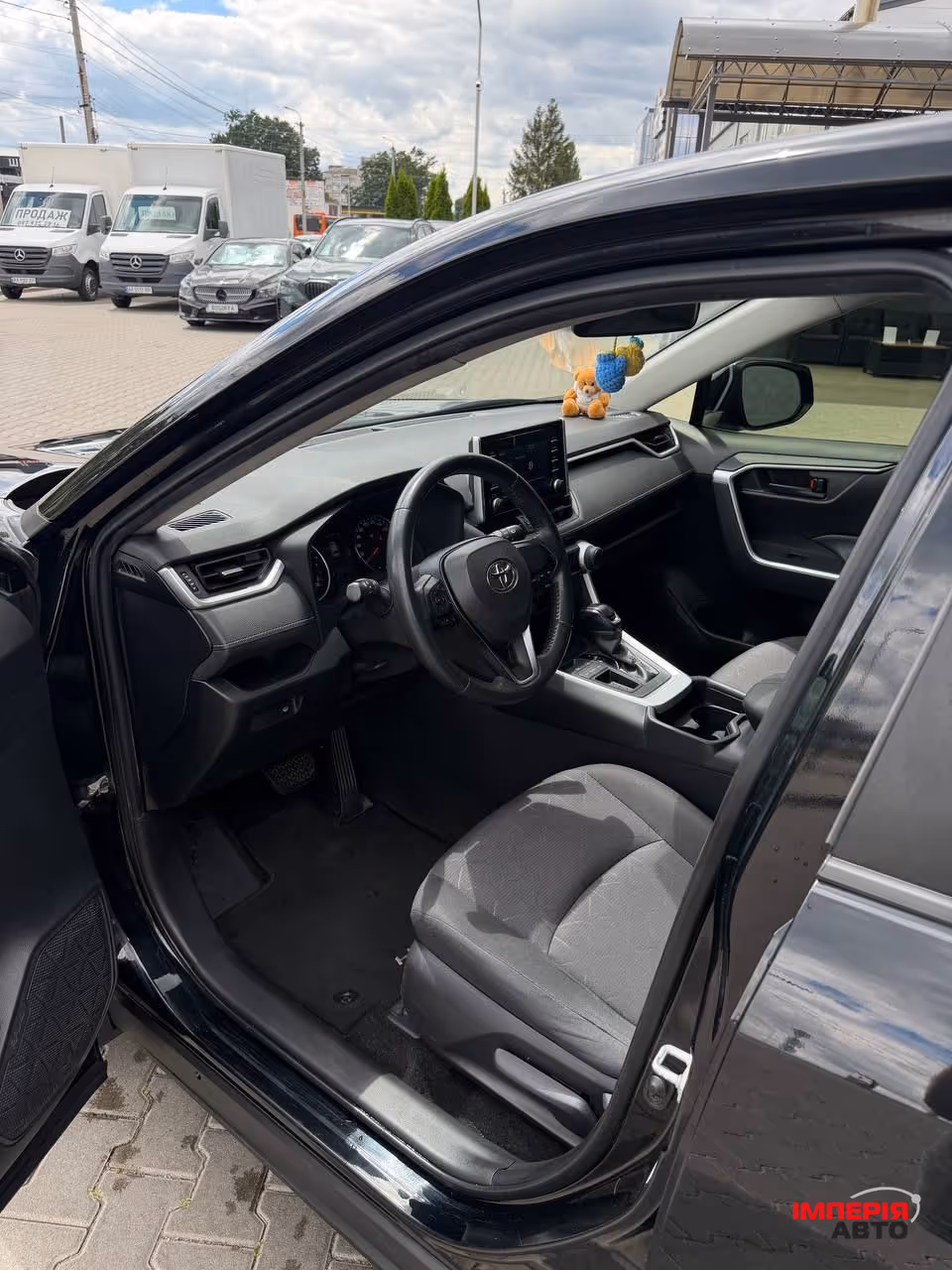 Toyota RAV4 - фото 7