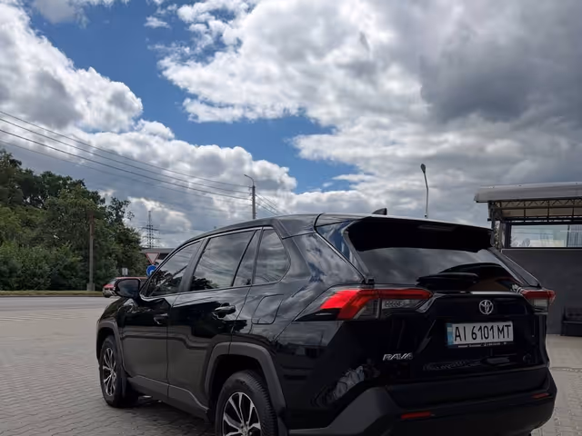 Toyota RAV4 - фото 4