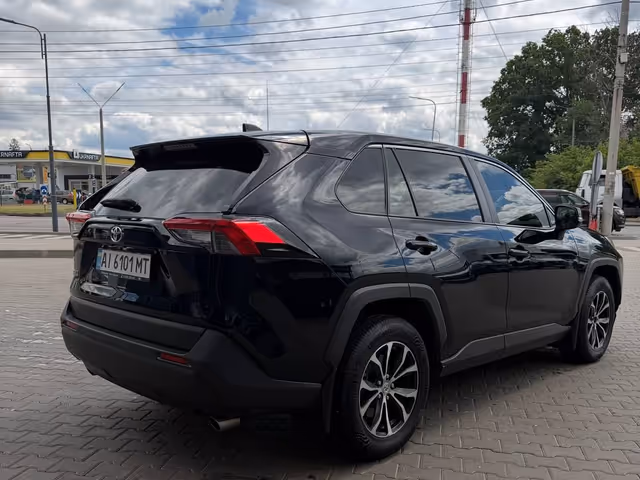 Toyota RAV4 - фото 2
