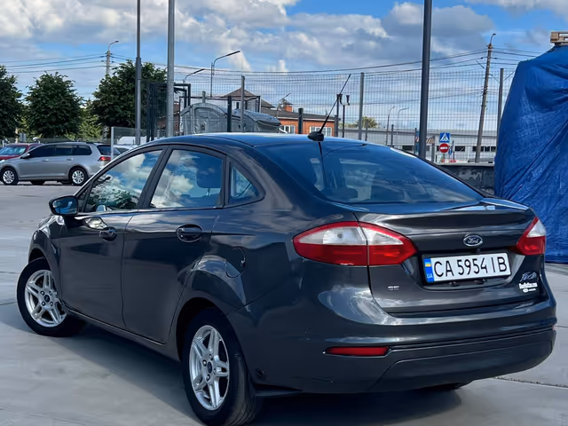 Ford Fiesta - фото 4