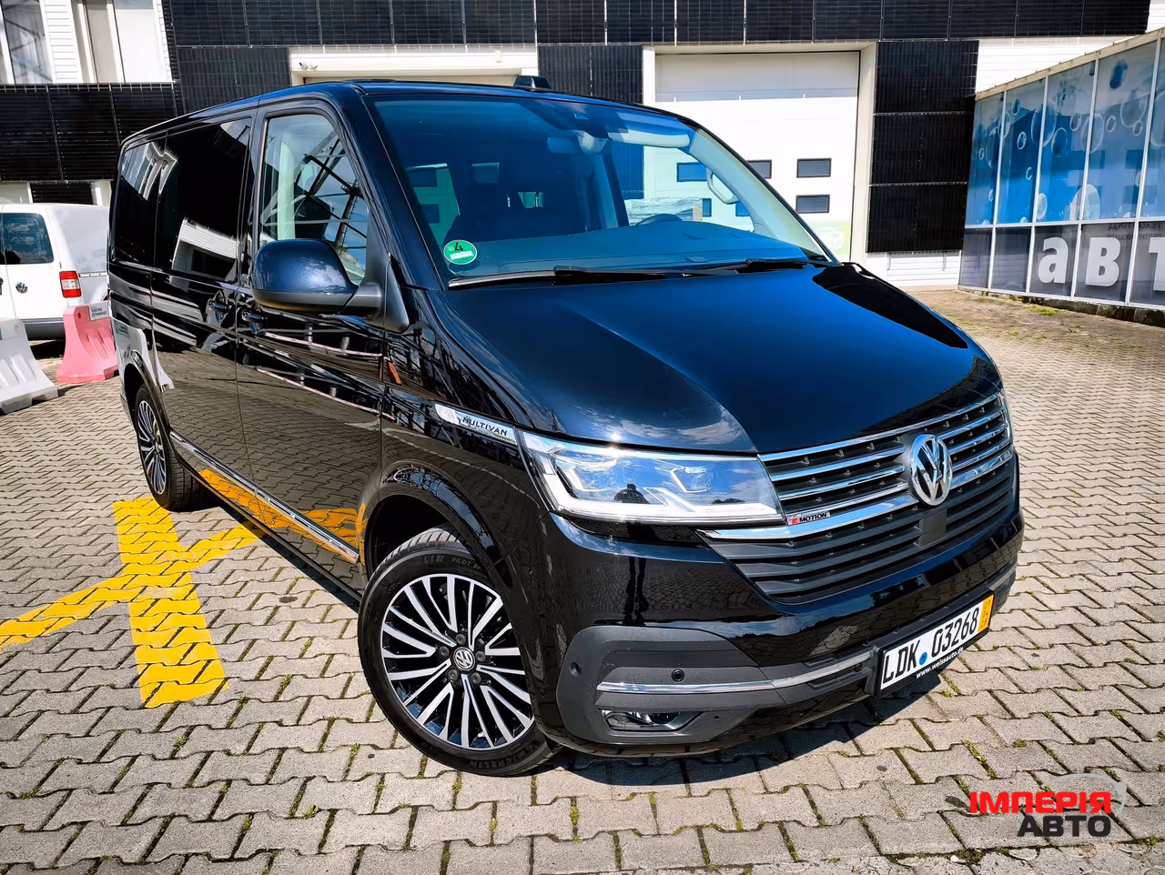 Volkswagen Multivan - фото 1