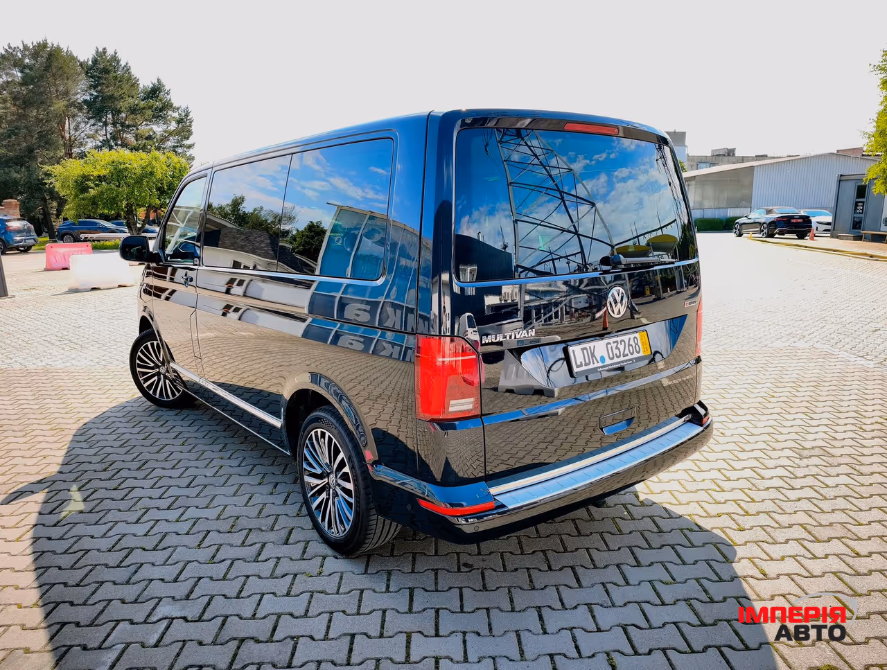 Volkswagen Multivan - фото 4