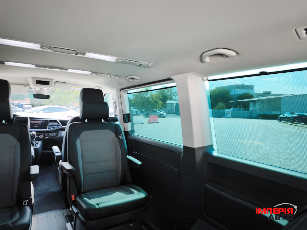 Volkswagen Multivan - фото 9