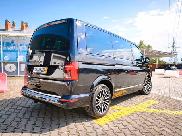 Volkswagen Multivan - фото 2