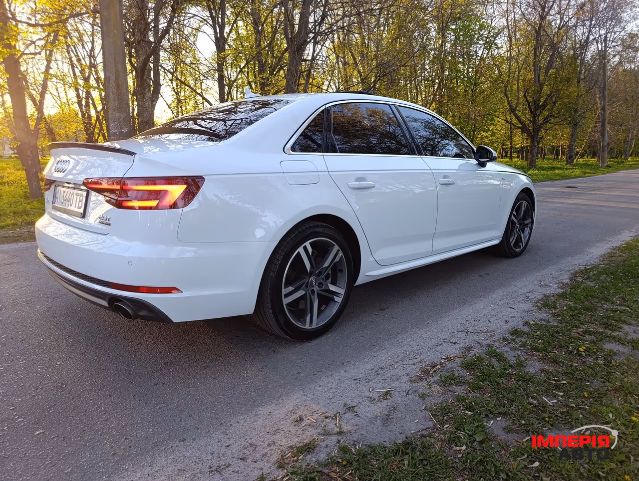Audi A4 - фото 4