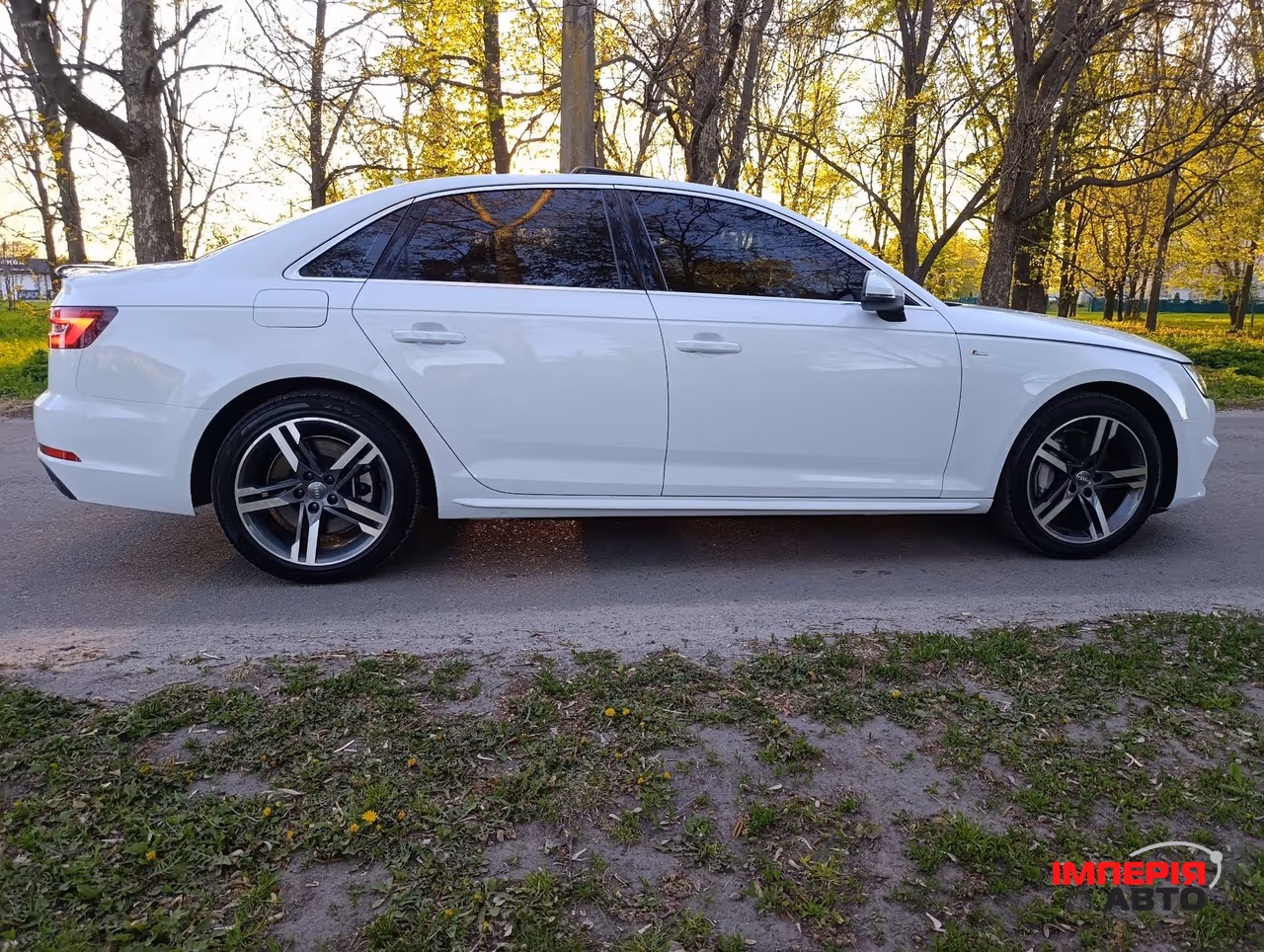 Audi A4 - фото 7