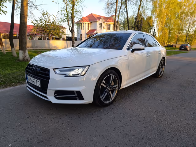 Audi A4 - фото 2