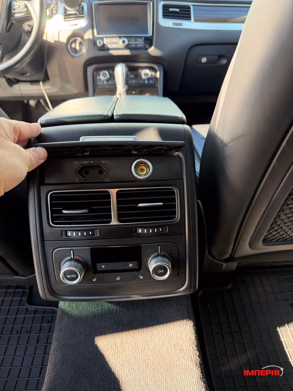 Volkswagen Touareg - фото 6