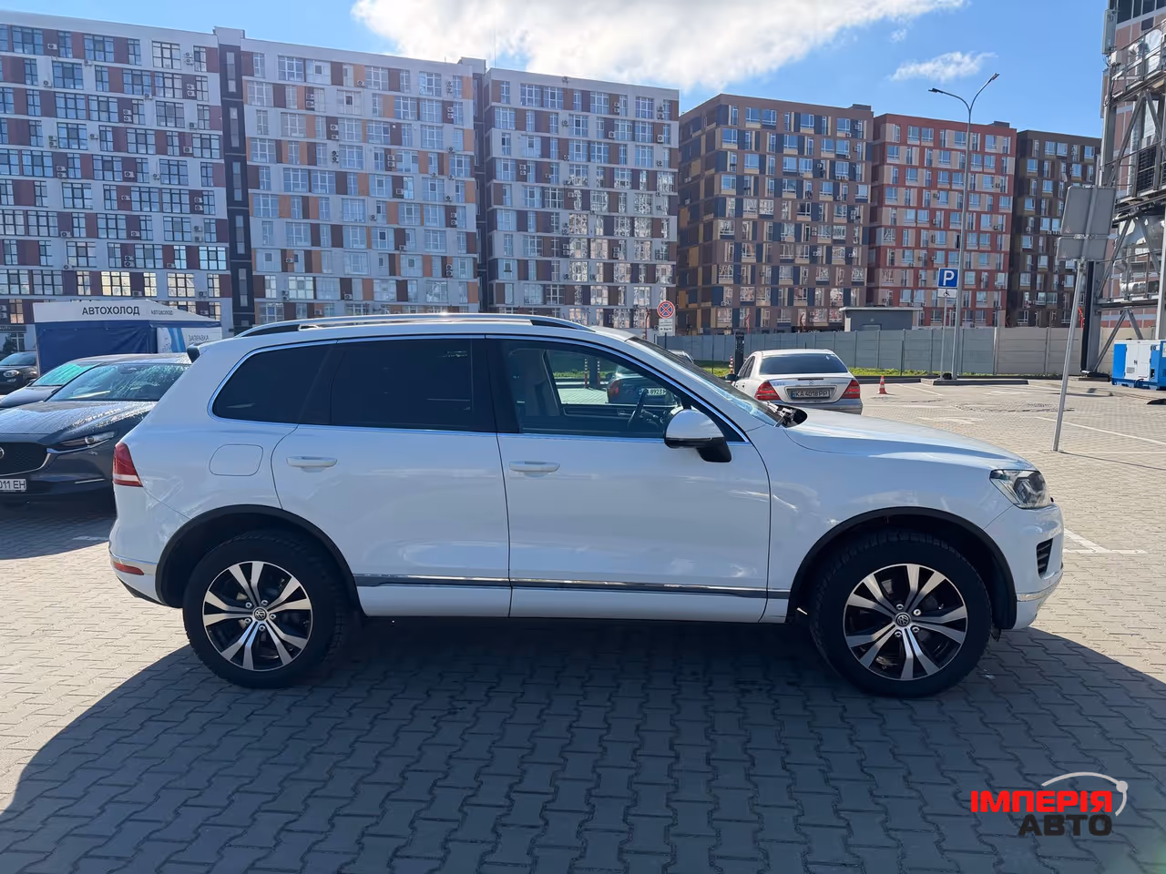 Volkswagen Touareg - фото 1