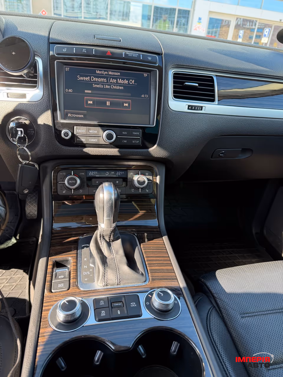Volkswagen Touareg - фото 10