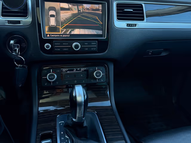 Volkswagen Touareg - фото 4