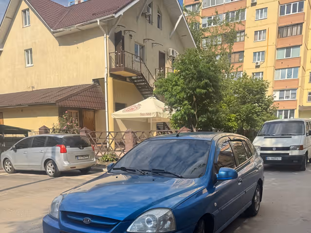 Kia Rio - фото 1
