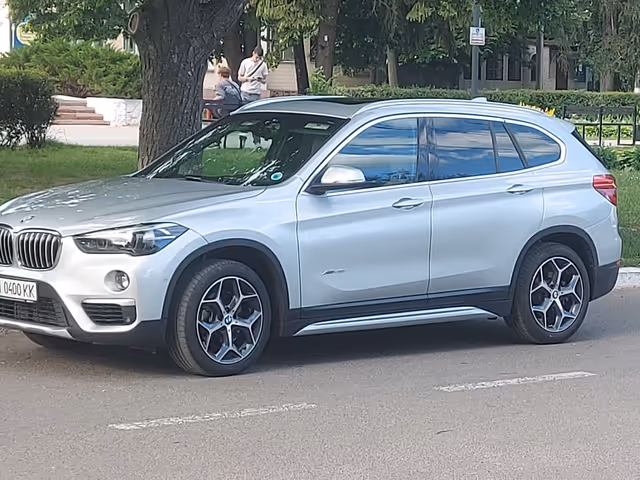 BMW X1 - фото 1
