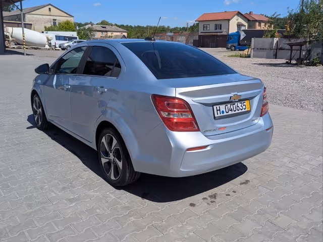Chevrolet Sonic - фото 2