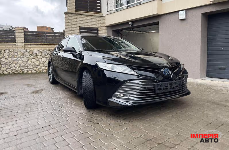 Toyota Camry - фото 2