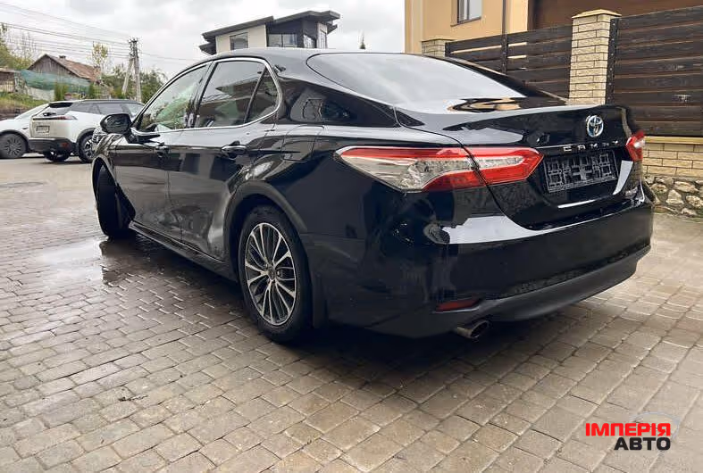 Toyota Camry - фото 4