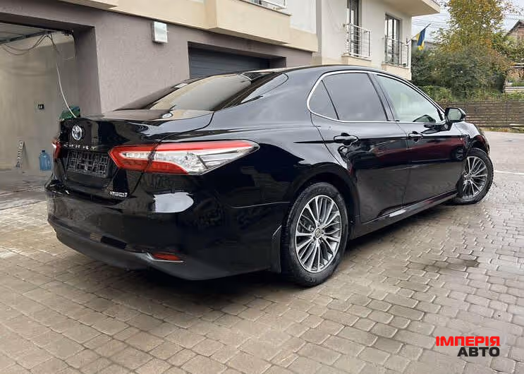 Toyota Camry - фото 3