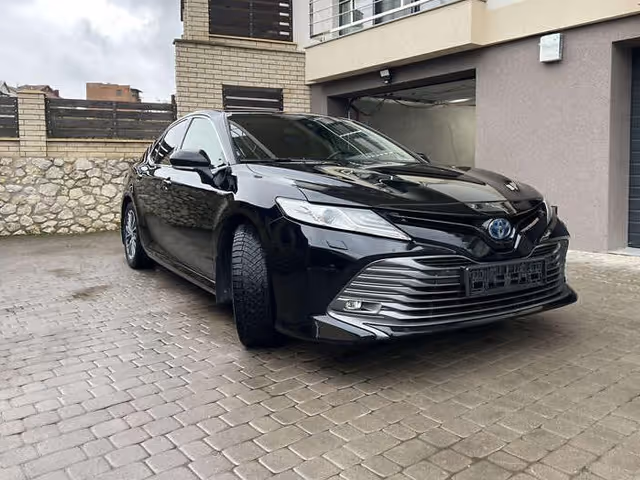 Toyota Camry - фото 2