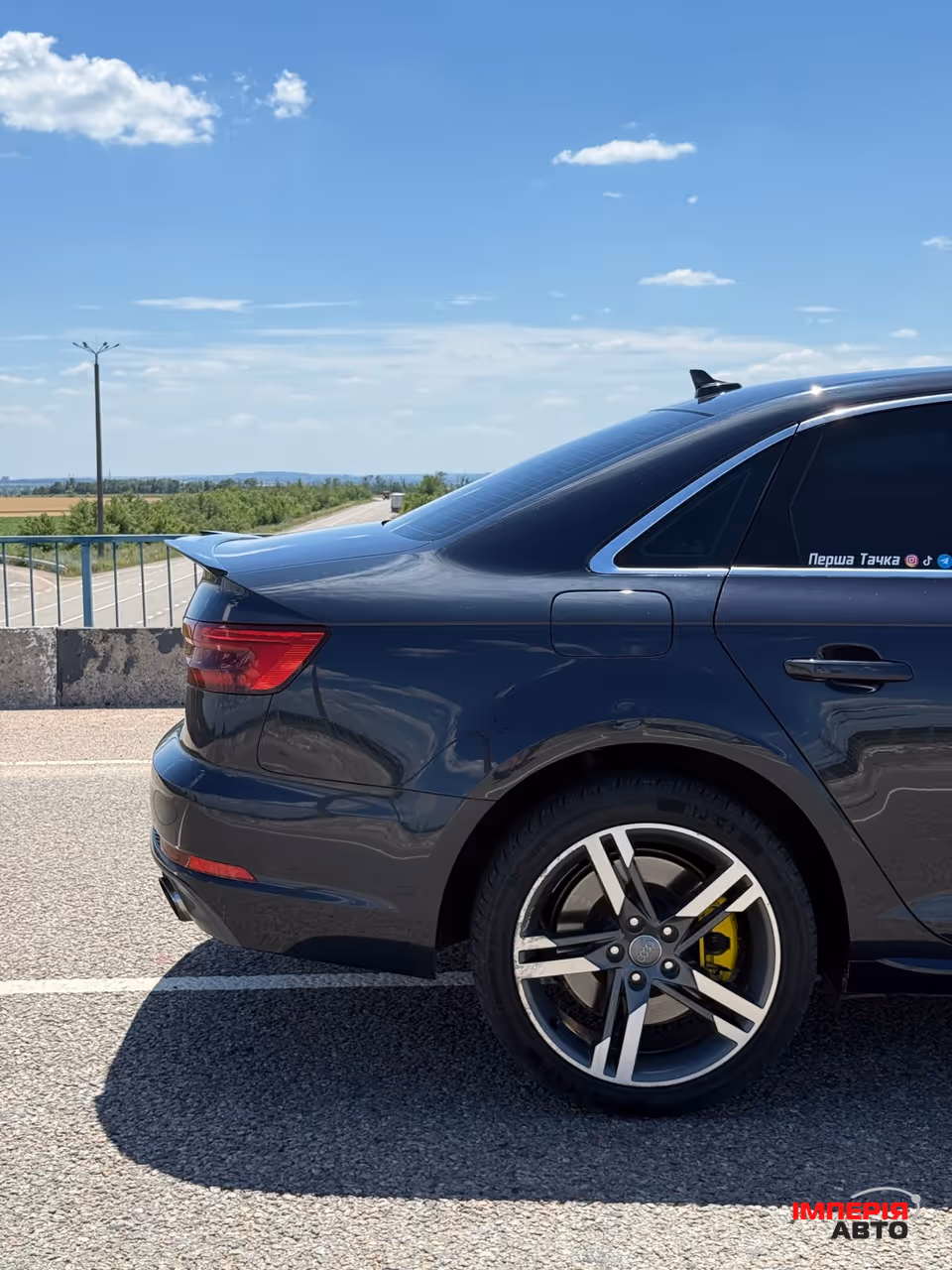 Audi A4 - фото 11