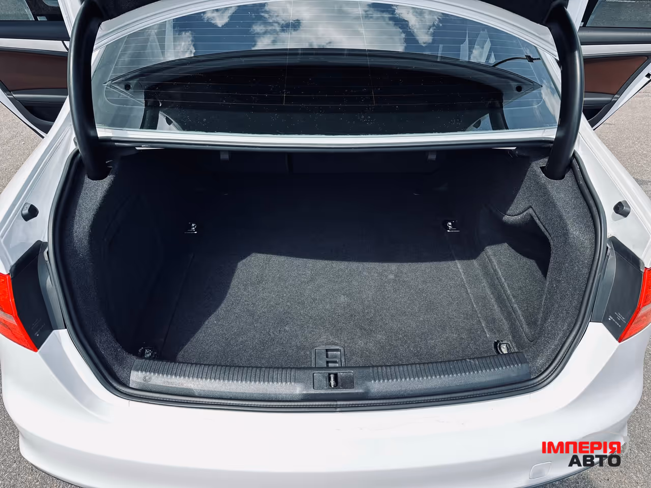 Audi A4 - фото 8