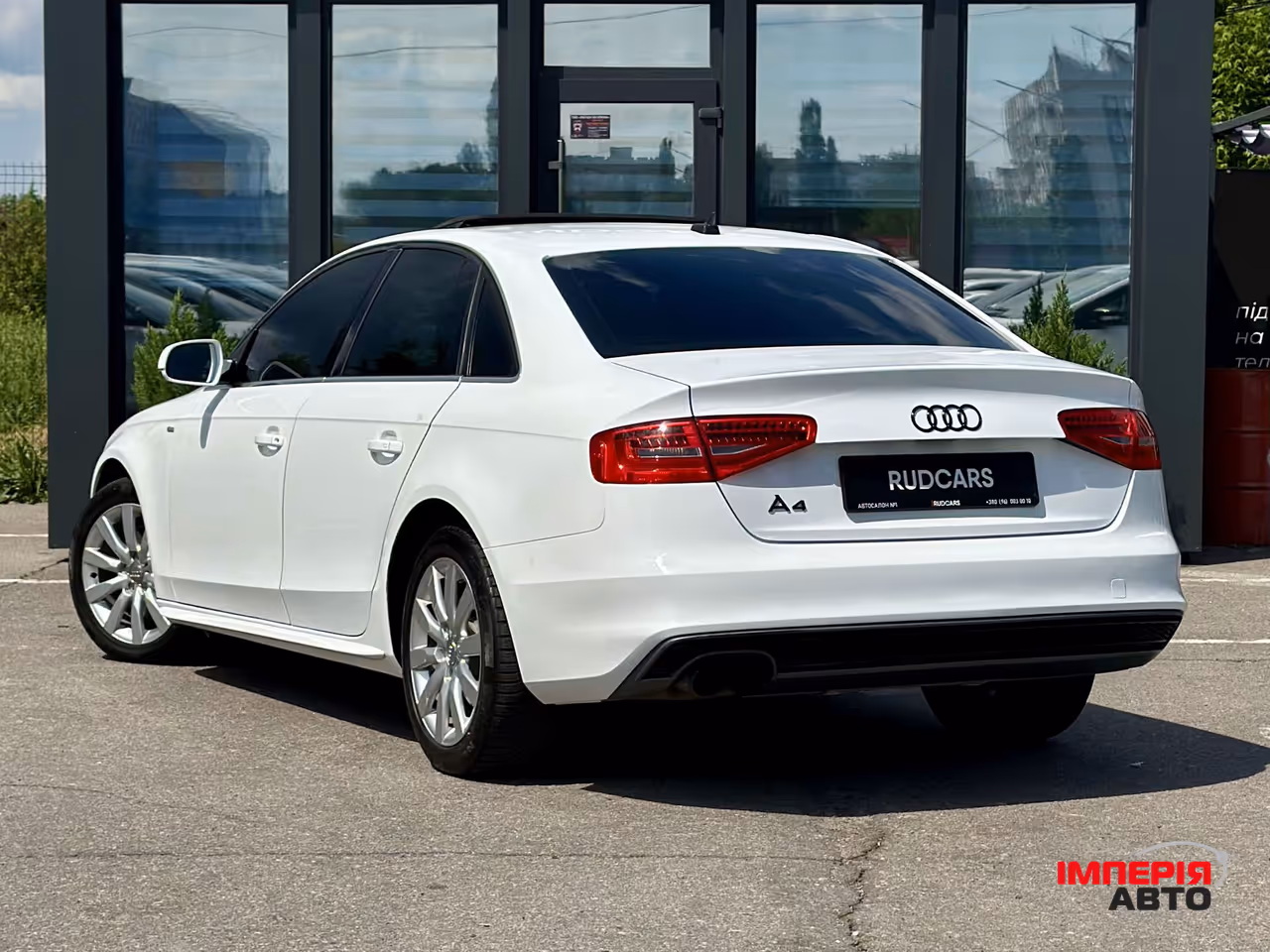 Audi A4 - фото 4