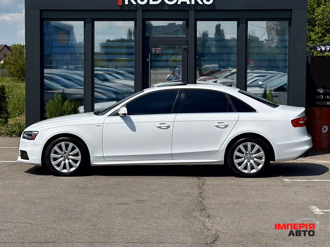 Audi A4 - фото 3