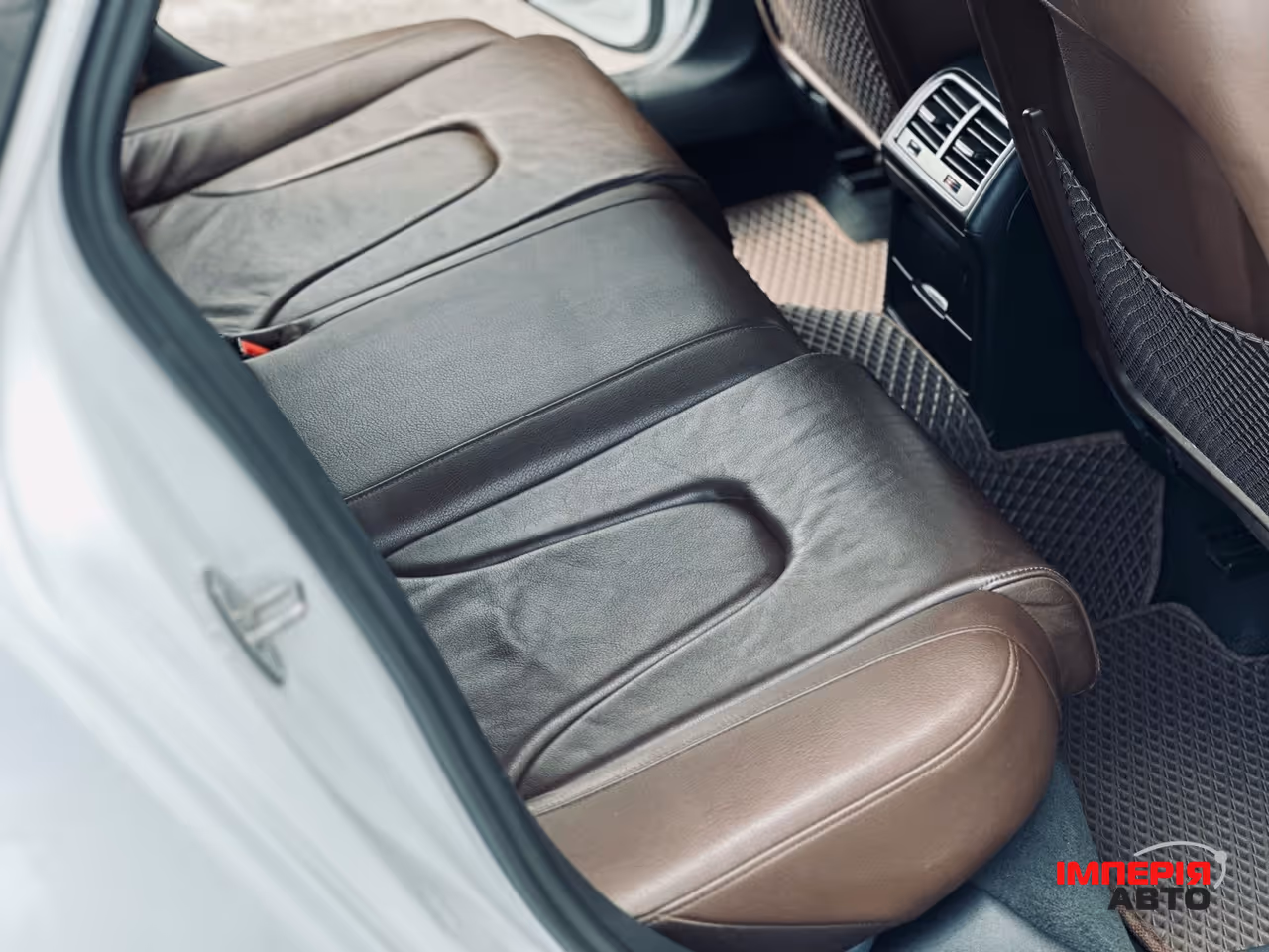 Audi A4 - фото 9