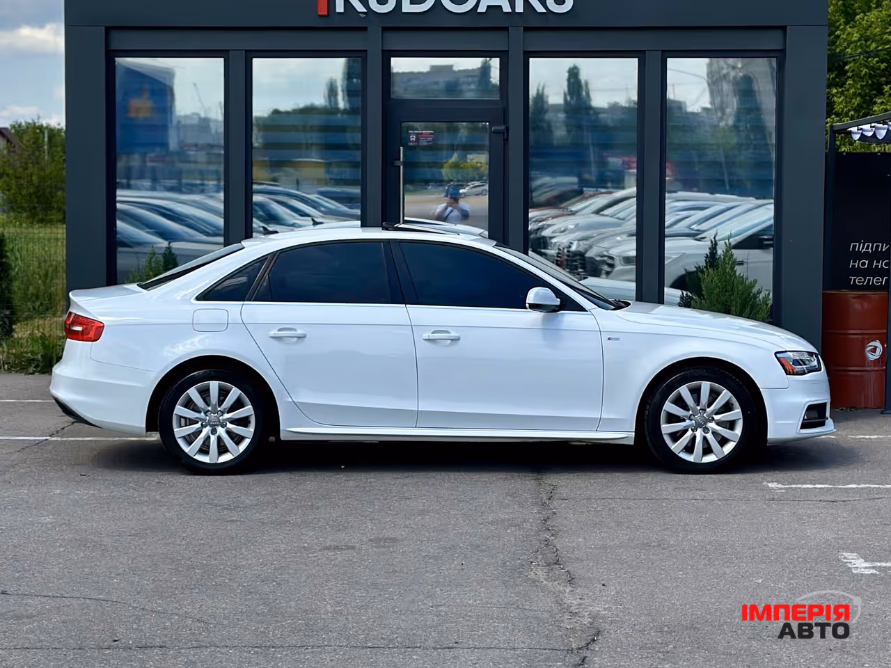 Audi A4 - фото 6