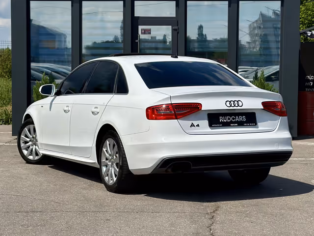 Audi A4 - фото 4