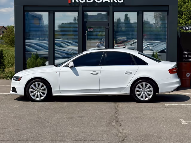 Audi A4 - фото 3