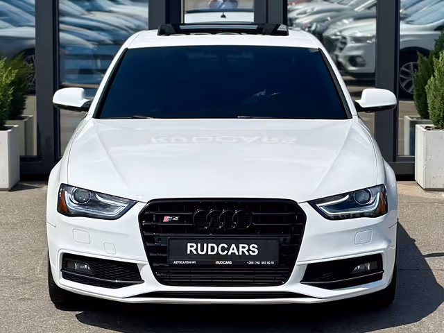 Audi A4 - фото 2