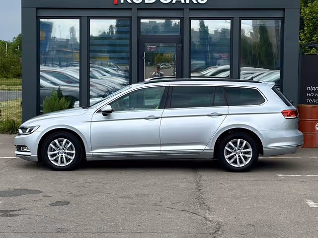 Volkswagen Passat - фото 3