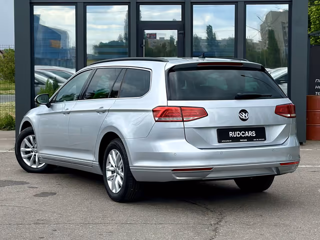 Volkswagen Passat - фото 4