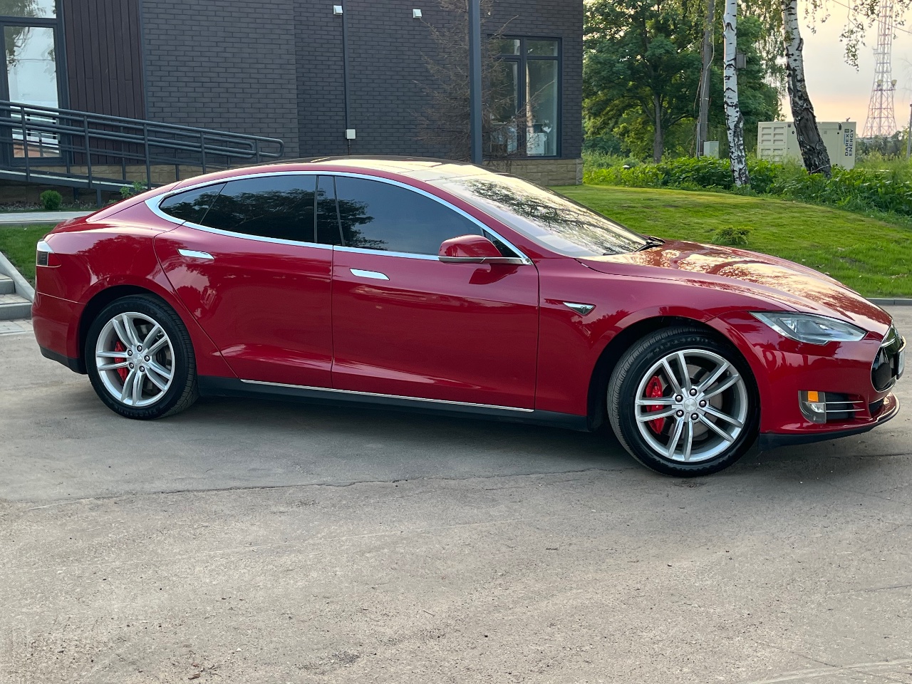 Tesla Model S - фото 16