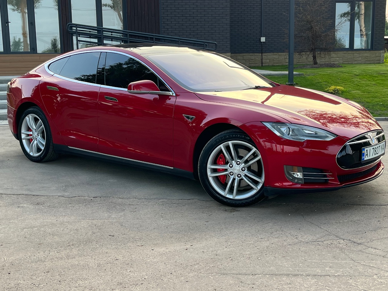 Tesla Model S - фото 12