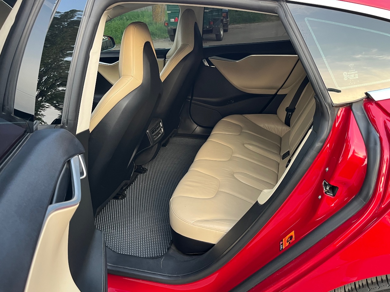 Tesla Model S - фото 28