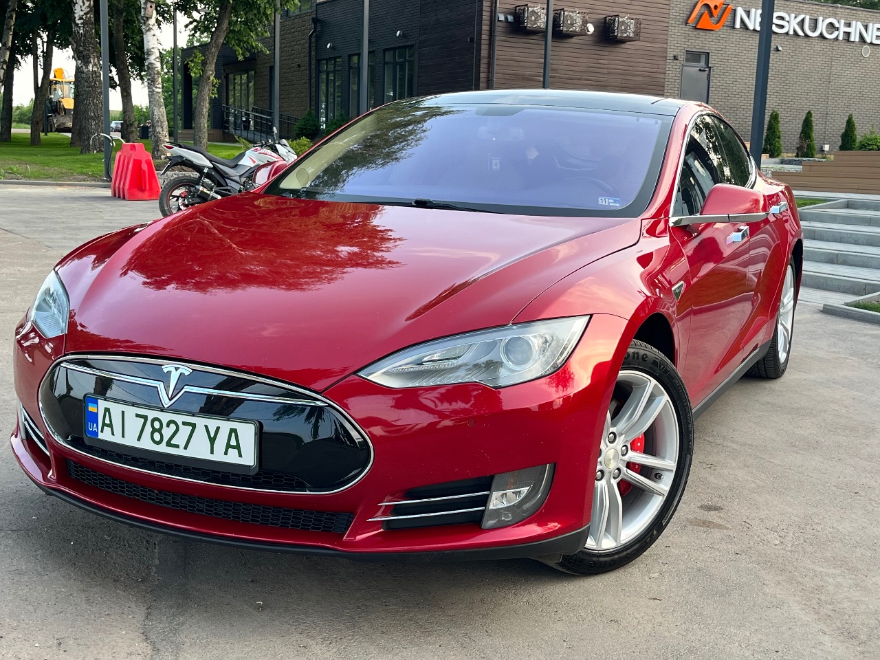 Tesla Model S - фото 7