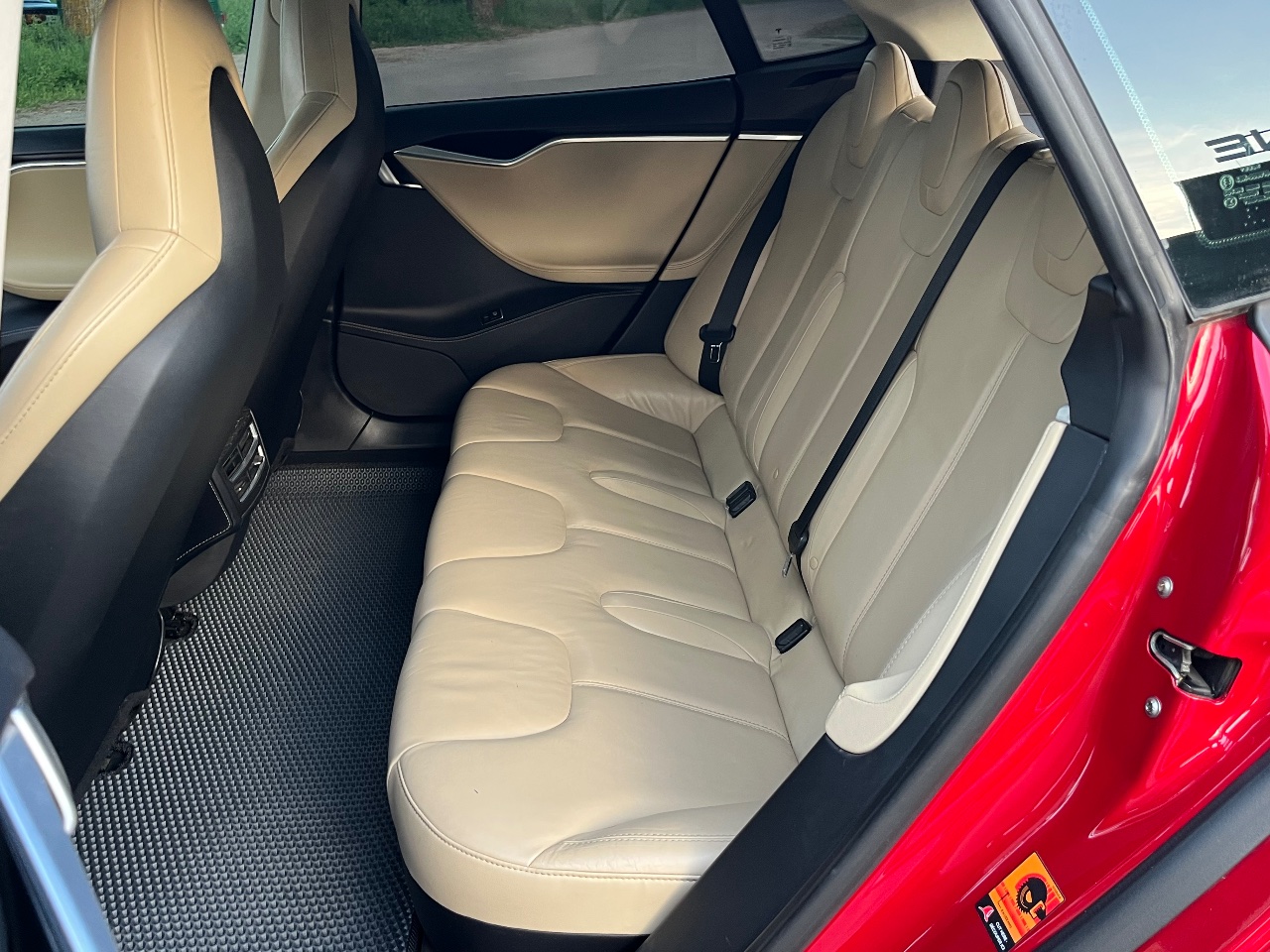 Tesla Model S - фото 4