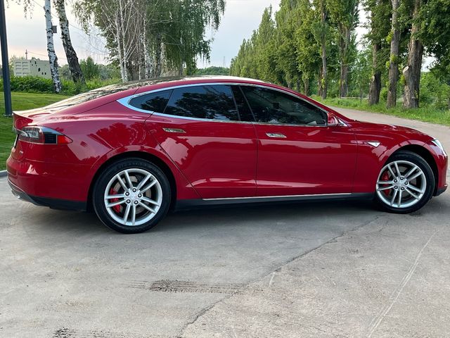 Tesla Model S - фото 5