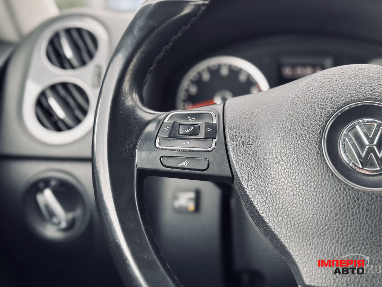 Volkswagen Tiguan - фото 32